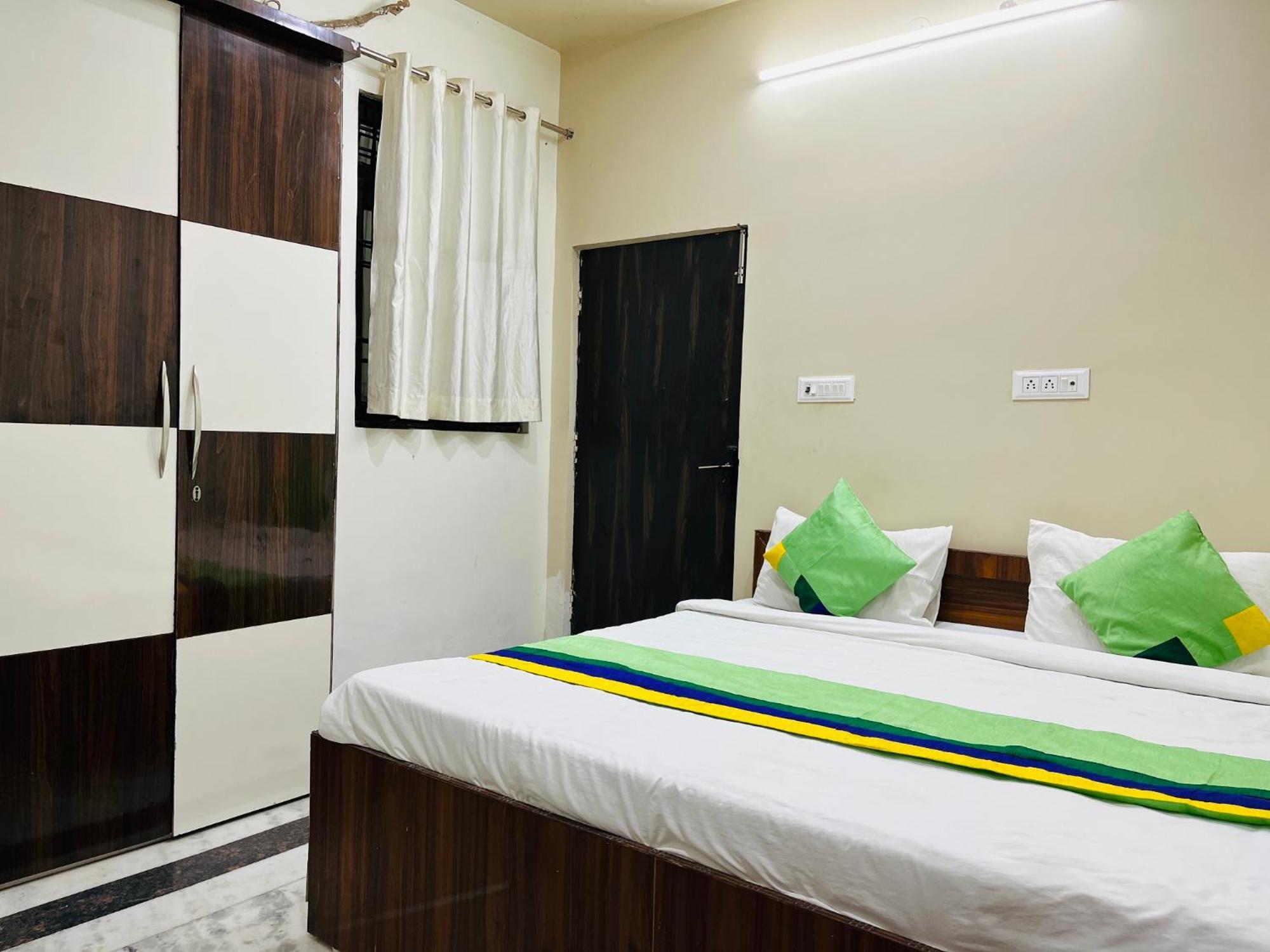 Hotel G B Palace A C Family Agra Agra (Uttar Pradesh)