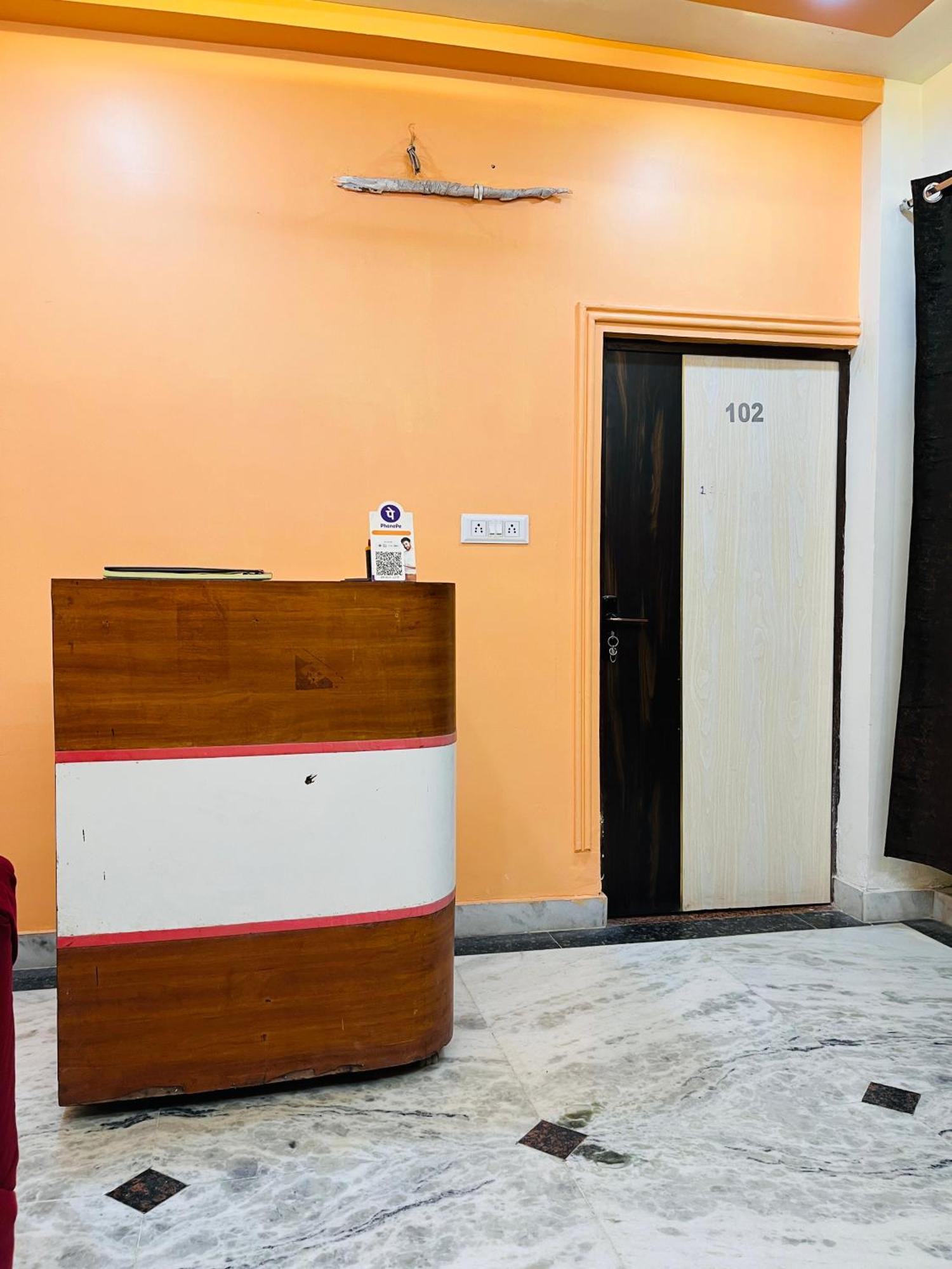 Hotel G B Palace A C Family Agra Agra (Uttar Pradesh)