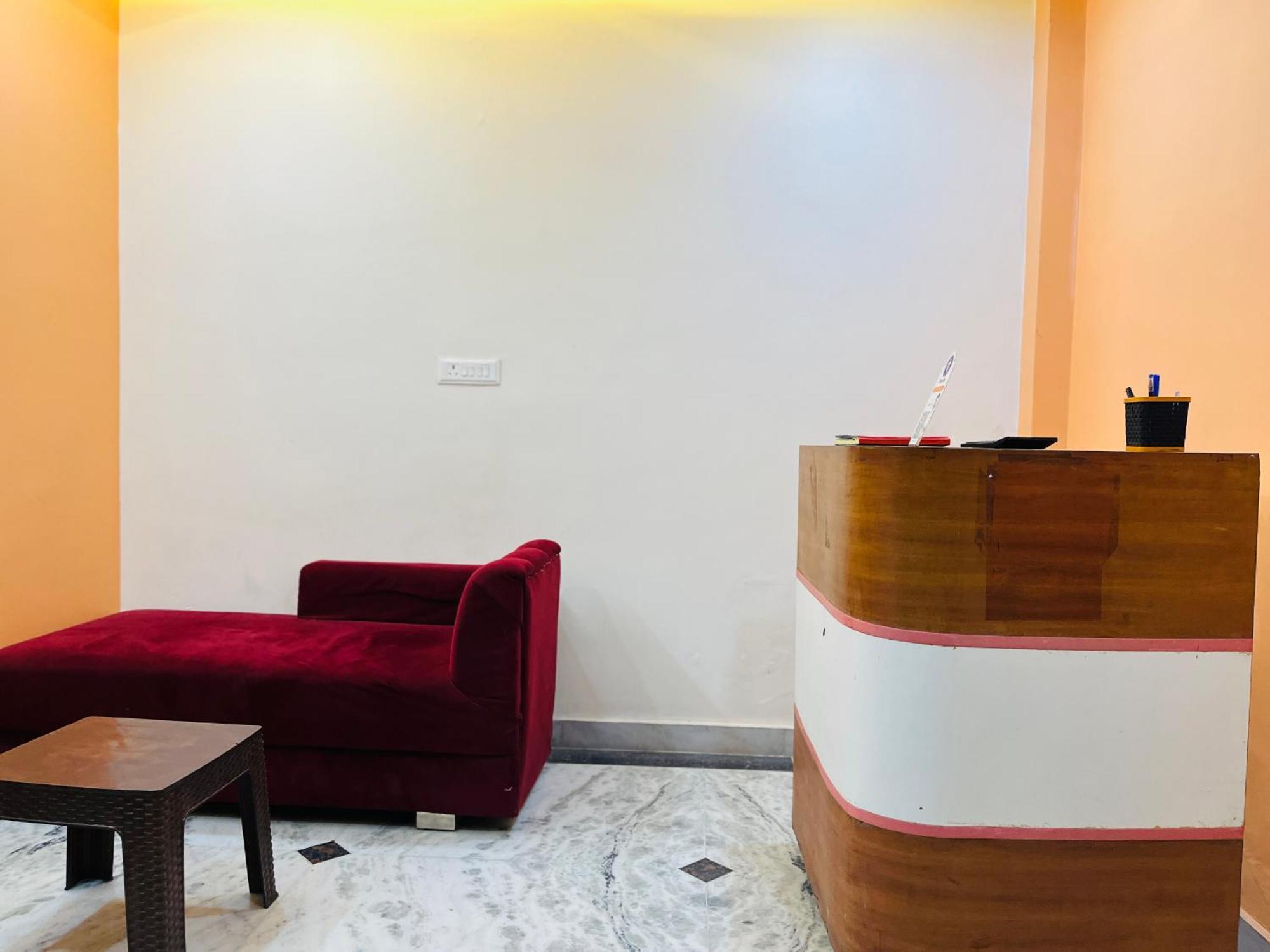 Hotel G B Palace A C Family Agra