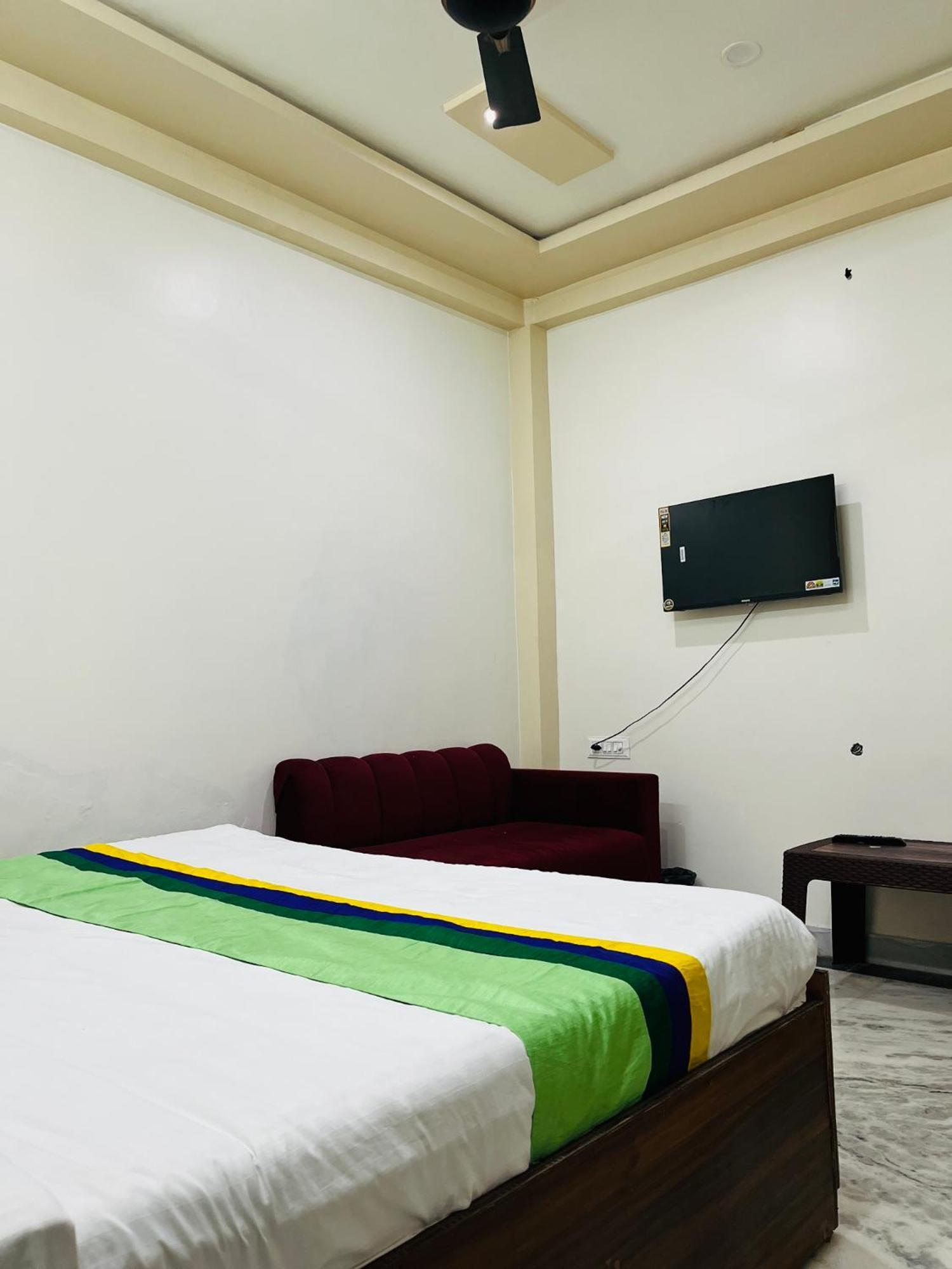 Hotel G B Palace A C Family Agra Agra (Uttar Pradesh)