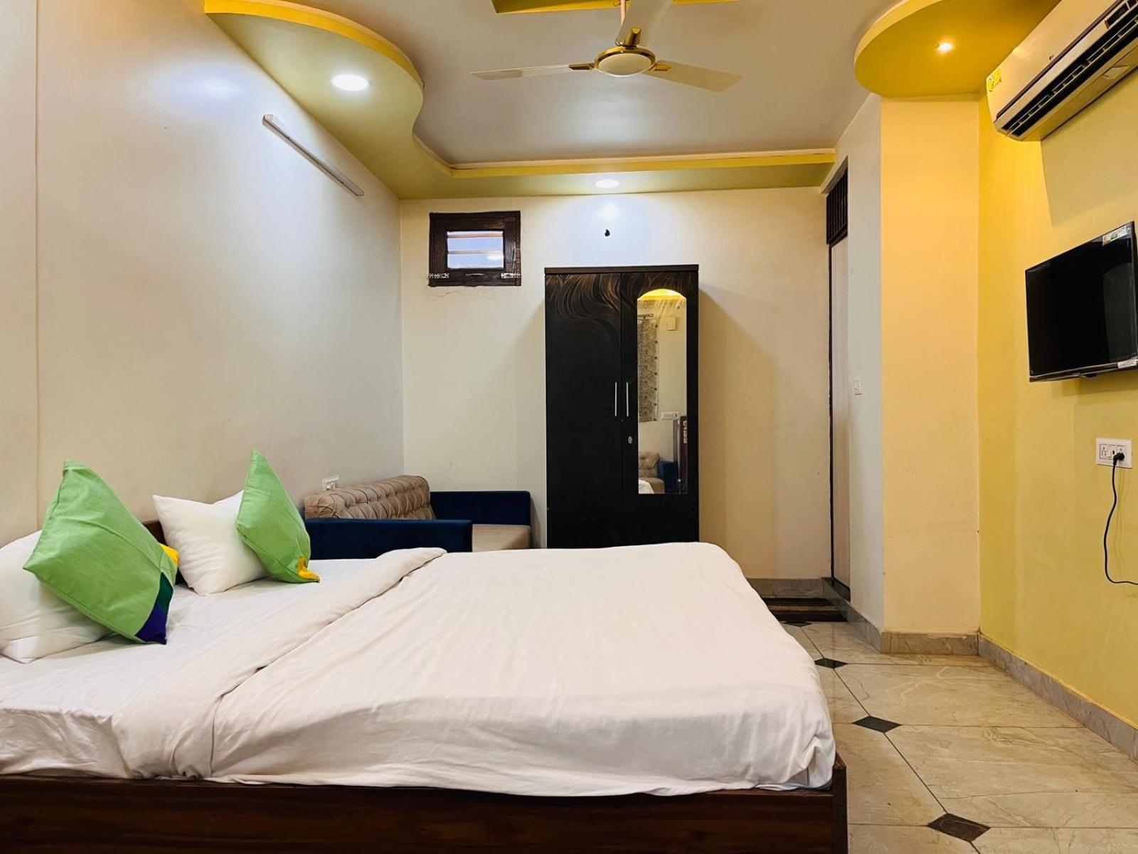 G B Palace A C Family Agra Hotel 3*
